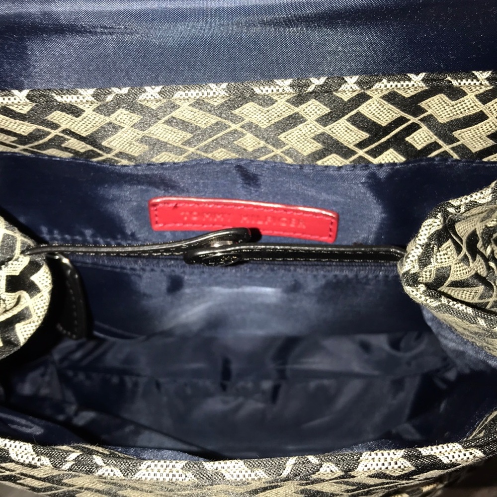 Tommy Hilfiger Medium Signature Backpack - Picture 12 of 13